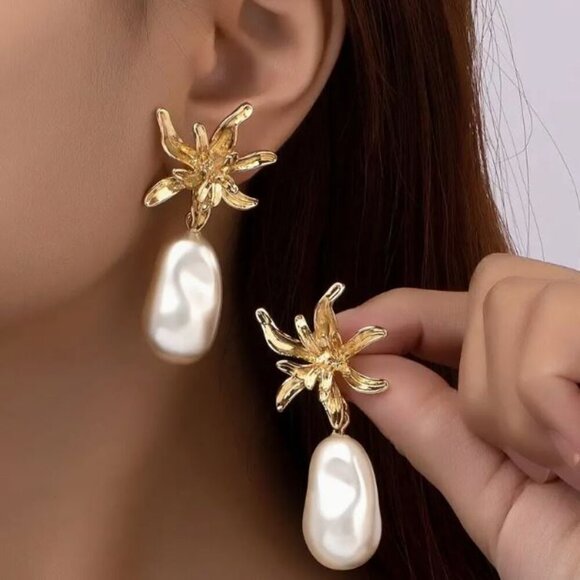 NEW Titania Dramatic Gold Flower Pearl Drop Statement Earrings - Picture 2 of 4